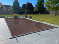 Welopool Rollschutzabdeckung VITROS PRO | rechteckig | 600 x 300 cm | Mokka | Poolabdeckung Sicherheitsabdeckung Kindersicher Ganzjahresabdeckung Rollschutz Stabiles Aluminium